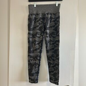 Seamless Camo Leggings